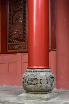 古建筑红漆立柱