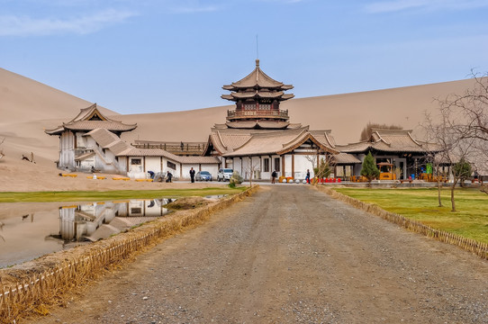 甘肃敦煌鸣沙山月牙泉