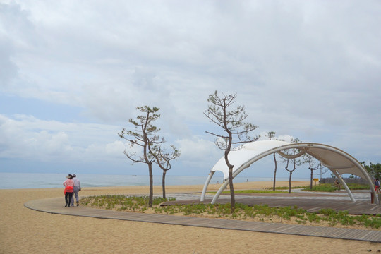 韩国洛山海水浴场遮阳棚