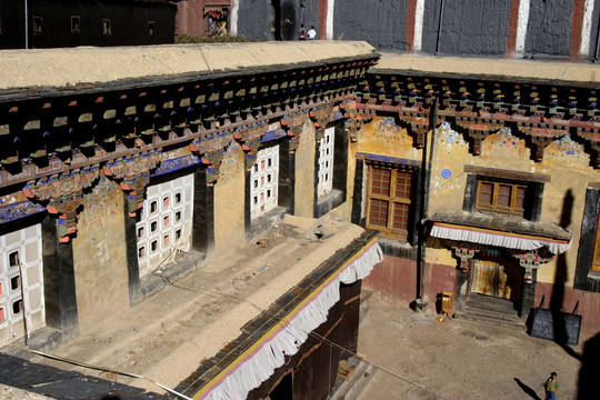 藏族寺庙庭院