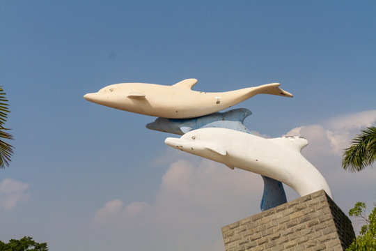 三娘湾国际海豚公园白海豚雕塑