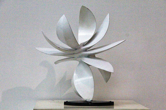 中国科学技术馆现代雕塑