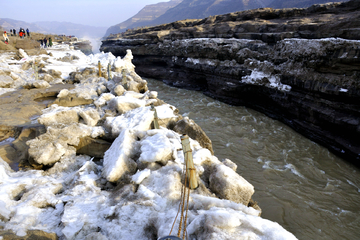 冬季黄河壶口瀑布摄影图片