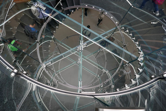 不锈钢和玻璃透明旋转楼梯