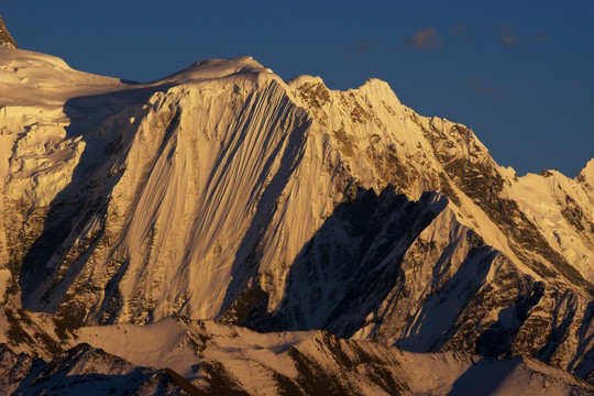 夕照贡嘎山群峰