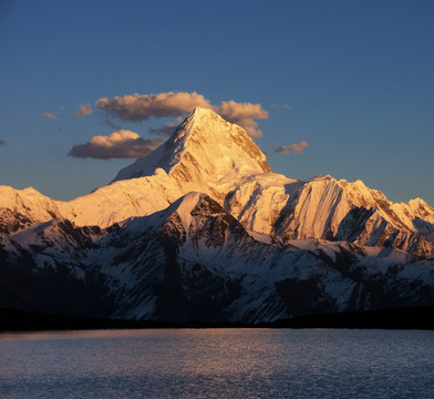 贡嘎山夕照