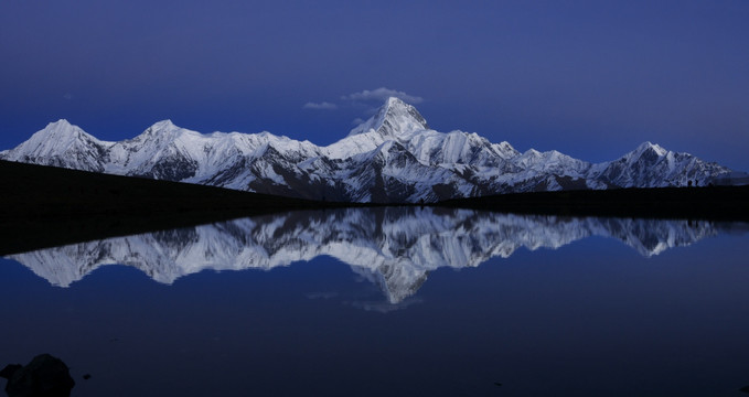 贡嘎山主峰