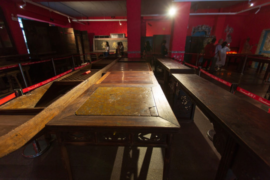 天津瓷房子博物馆桌子