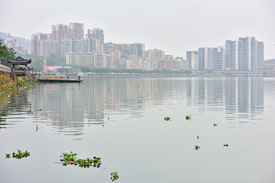 河流污染