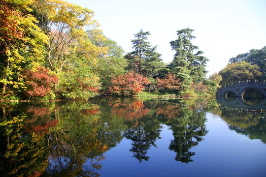 西湖园林秋景