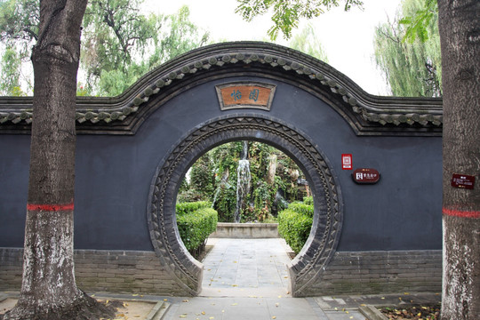 古典中式月亮门