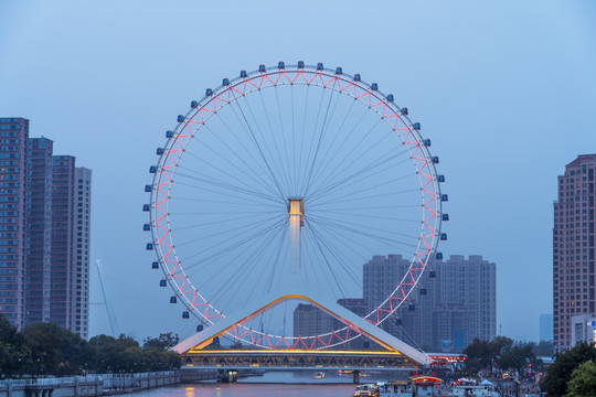 夜晚的天津之眼摩天轮