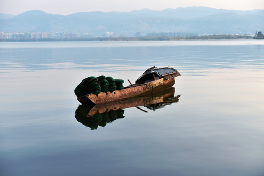 西昌邛海渔船