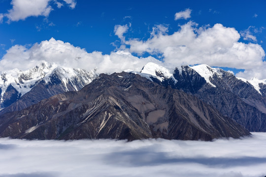 贡嘎山