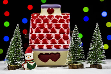 房子圣诞树和雪人