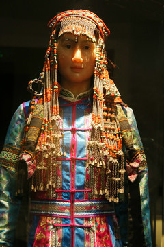 蒙古族民族服饰