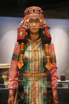 蒙古族盛装民族服饰