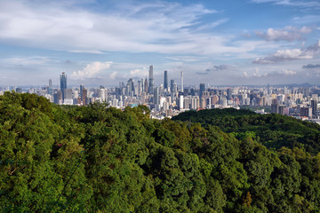 广州白云山俯瞰城市风光