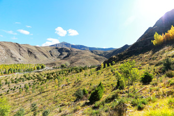 西藏山南地区崇山峻岭风光