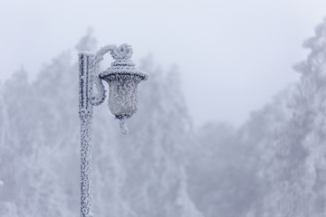 大雪中的路灯