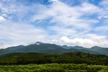 蓝天白云远山