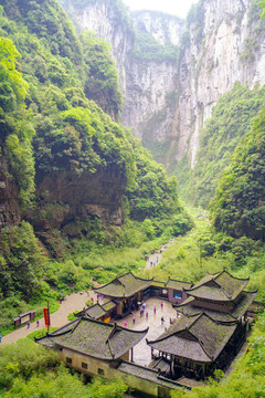 中国四川省武隆县的天坑三桥景区