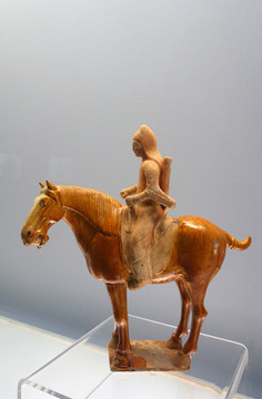 彩绘釉陶骑马女俑