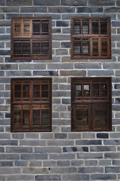 砖墙窗户