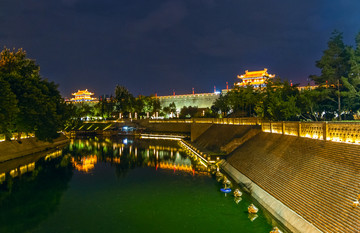 陕西西安永宁门护城河夜景