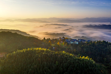 早晨山村云海