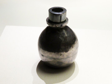 唐代银石榴罐