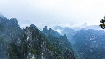 黄山奇峰云海