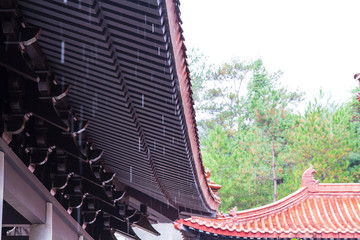 福建武夷山天心永乐禅寺屋檐雨滴