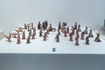 山東博物館展品戰(zhàn)國彩繪樂舞陶俑