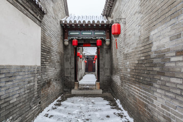 传统建筑门楼雪景