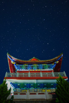 寺院星空