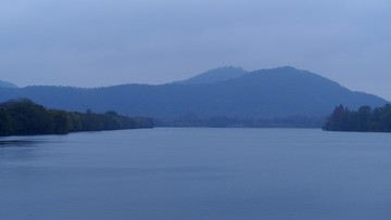 烟雨西湖