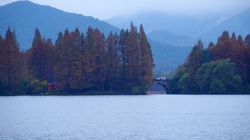 烟雨西湖秋色