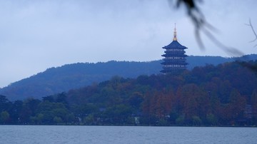 烟雨西湖秋色