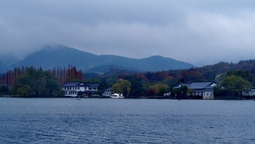 烟雨西湖秋景