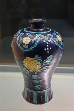 明代仿珐华釉折枝花卉纹瓶