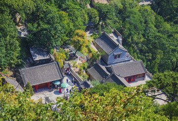 千山卧虎峰俯瞰无量观全景