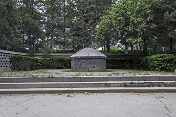 西海子公园 李贽墓