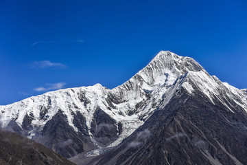 贡嘎主峰