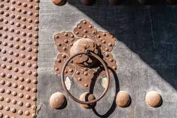 中古古代装在大门上的铜制拉环