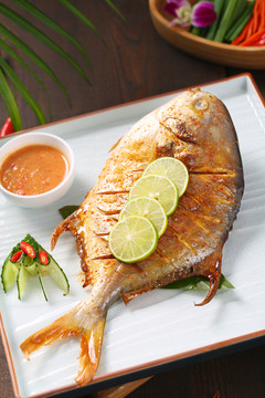 泰式烧鲳鱼泰国菜东南亚美食