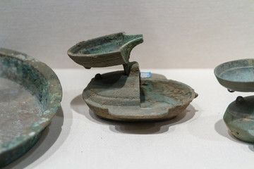 山东博物馆展品汉代青铜舟形灯