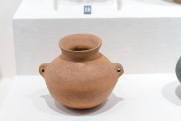 山东博物馆展品大汶口文化红陶壶