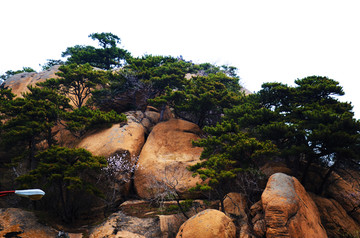 千山无量观东阁碧葭殿后面的山峰