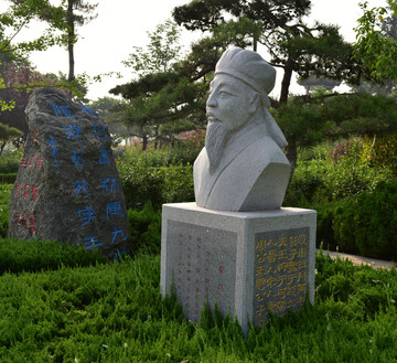 书法家蔡邕雕像